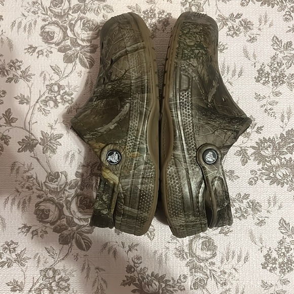Crocs Classic Lined Real Tree Camo Clogs - Picture 4 of 7
